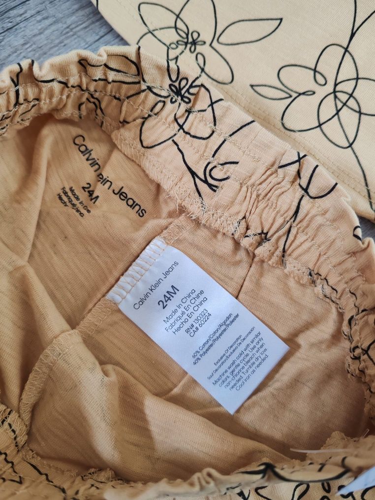 Calvin Klein set tricou si pantaloni scurti – galben mustar