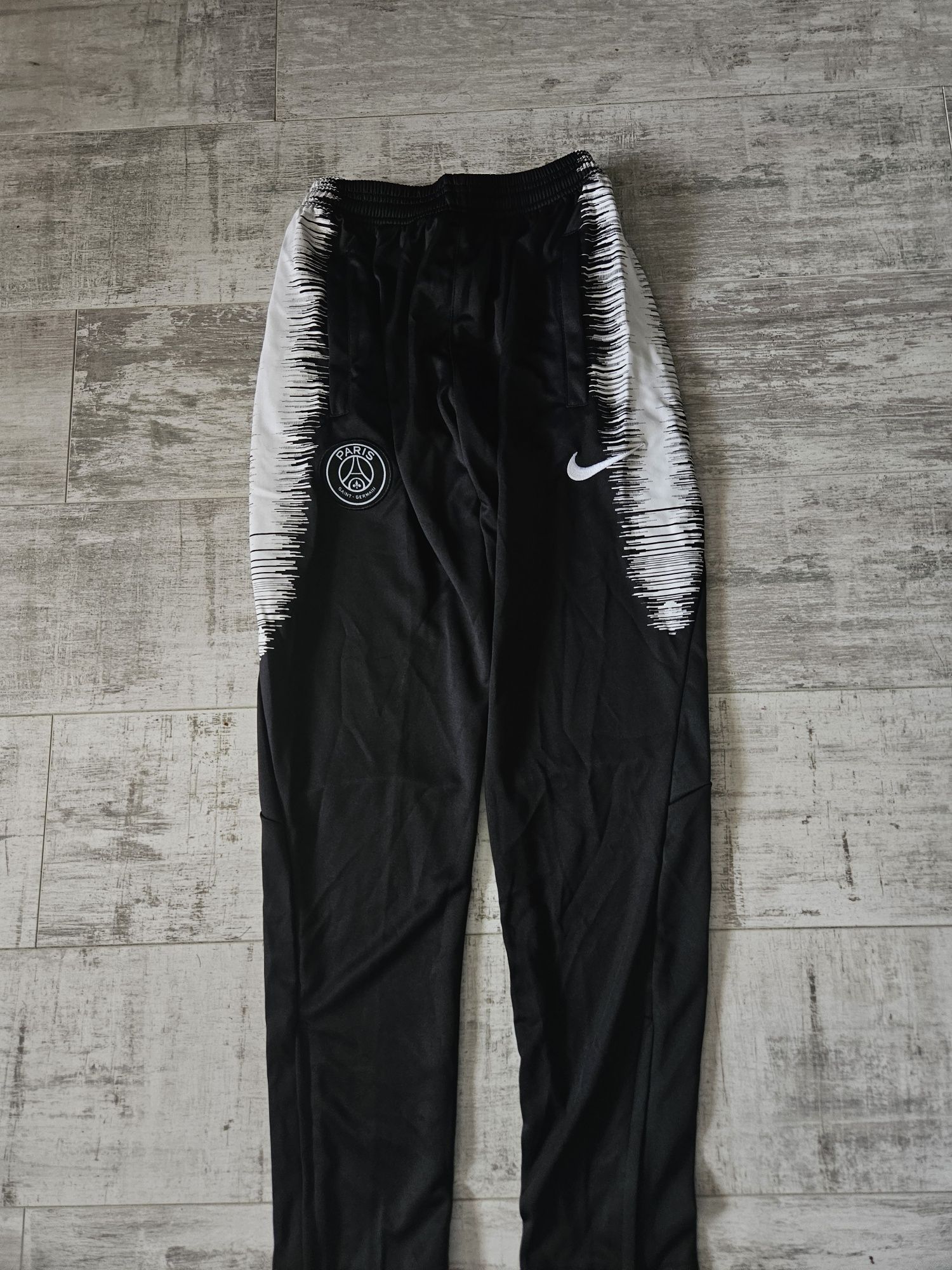 *NOU* Compleu/Trening Psg nike