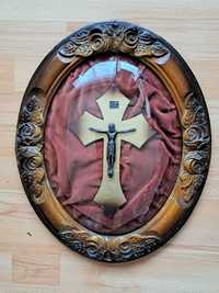 Crucifix vintange cu ramă din lemn și sticlă bombată