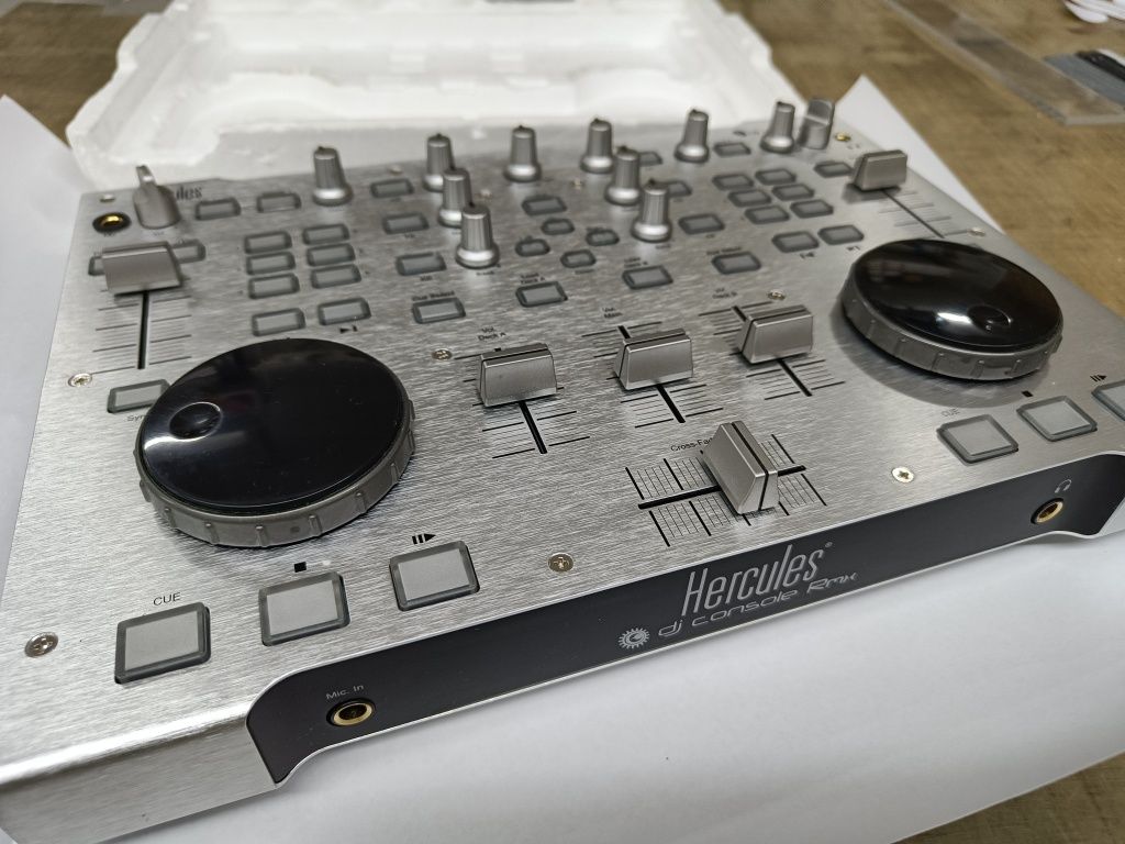 Consola dj Hercules RMX