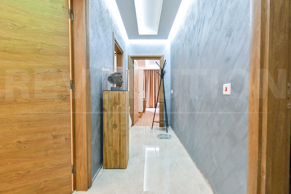 Продава се Тристаен апартамент в София, Малинова долина - 111 кв.м за 2253 €/кв.м - Снимка #12