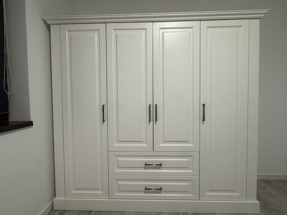 Vand mobila de dormitor 2 parti el/ea,  stare ca nou