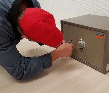 Вскрытие сейфов открыть сейф ремонт вскрыть замок взлом медвежатник