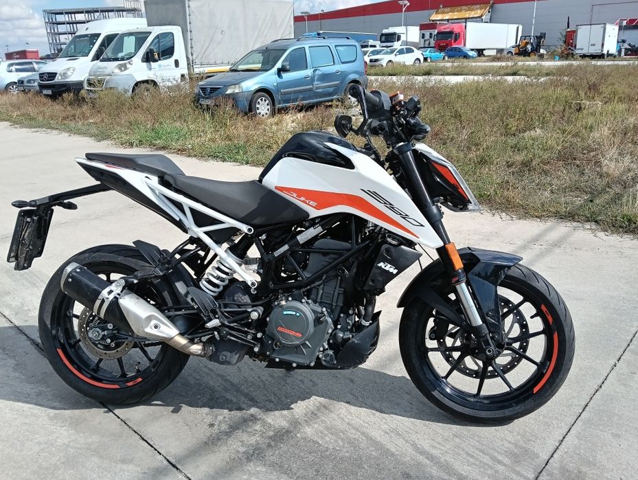 ktm Duke 390 2022 ,20002 km categoria A2