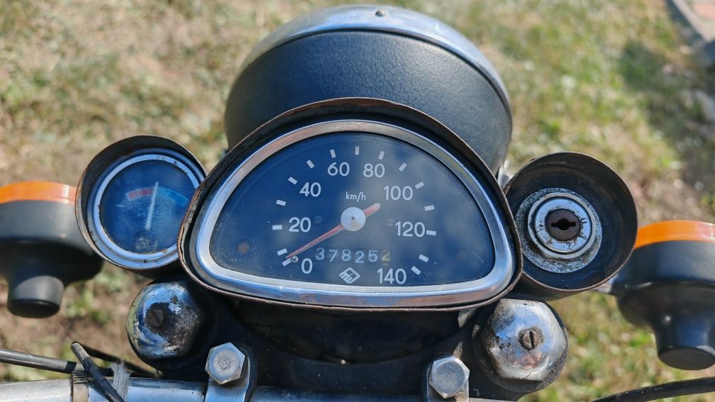 Motocicleta MZ 250 cu usoare modificari