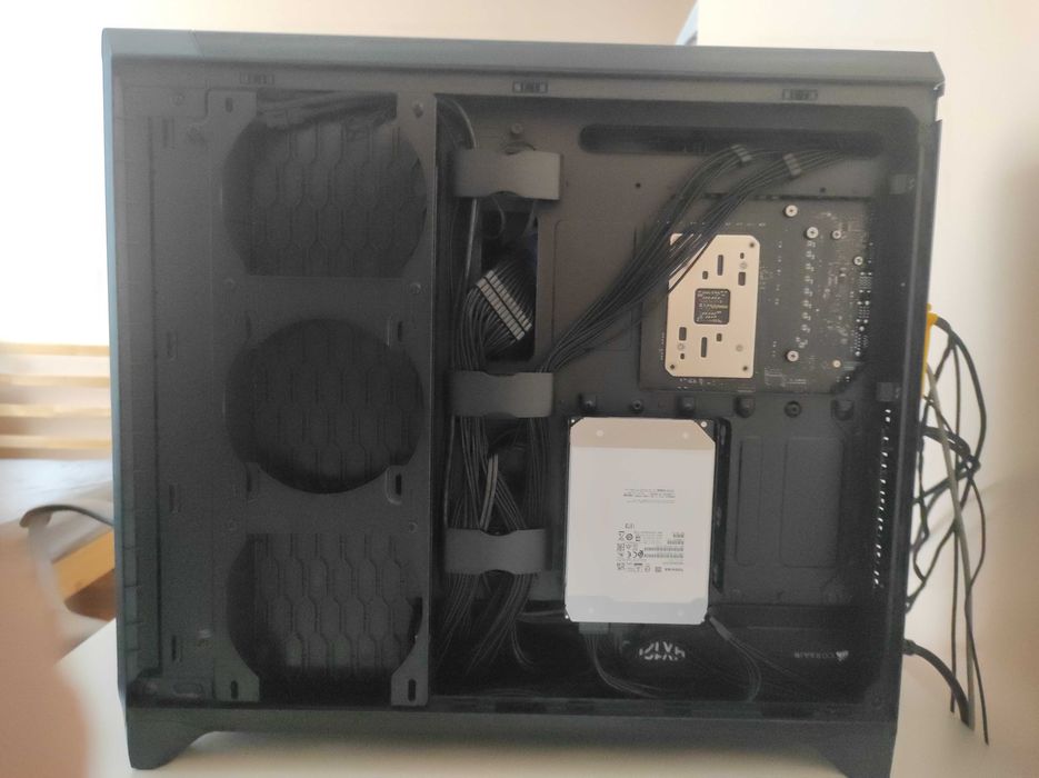 Геймърски Компютър от висок клас AMD AM5 + QD-OLED монитор