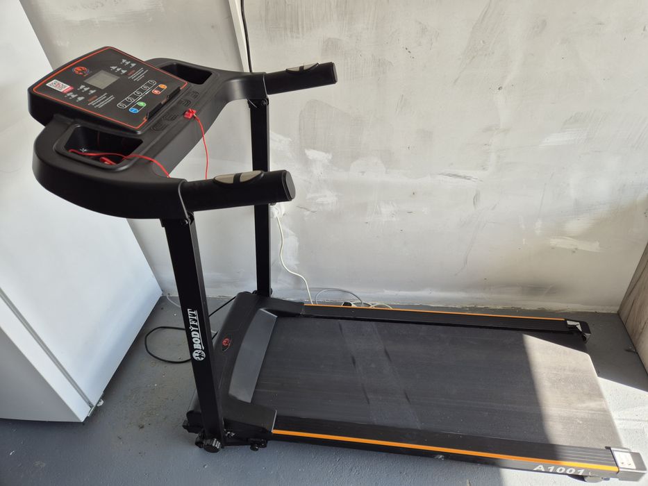 Banda de alergat BodyFit A1001 – ca nouă, nefolosită