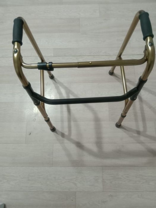 Трость и ходунок для взрослых — в хорошем состоянии