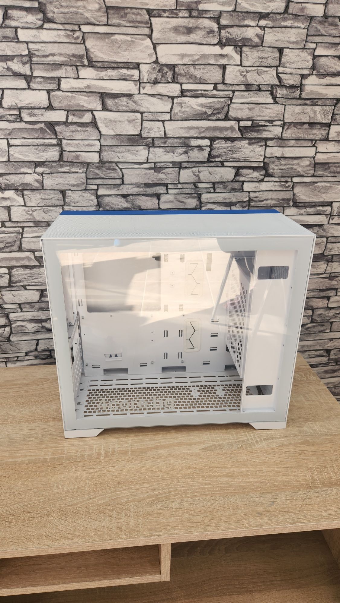 Компютърна кутия FSP CMT580W Mesh TG Mid Tower.
