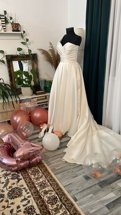 Rochie de mireasa simpla si eleganta