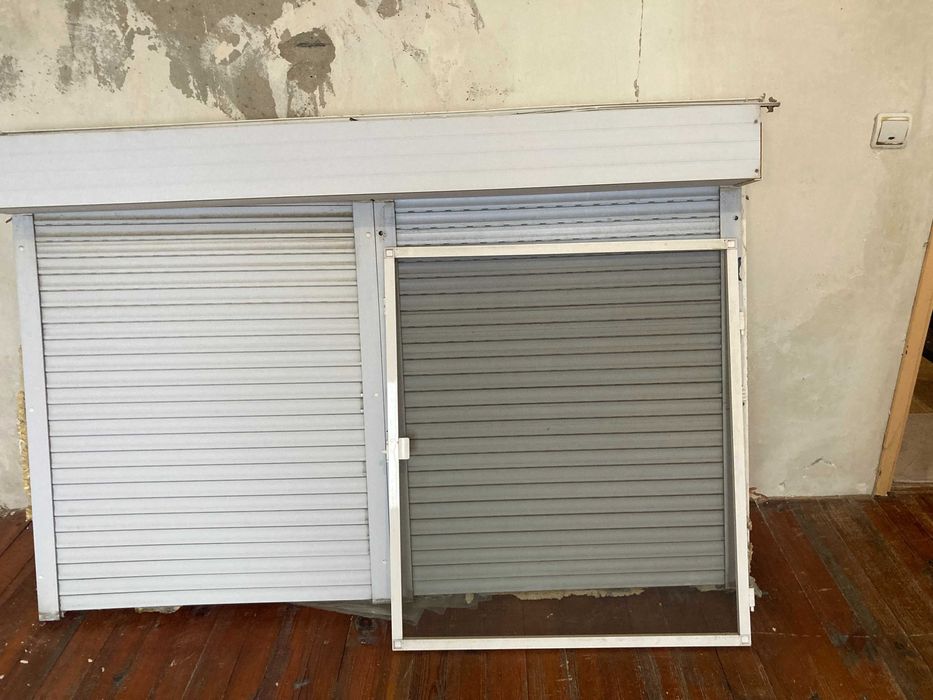 Употребявна PVC дограма - Прозорец + Комарник +Външна ролетна щора