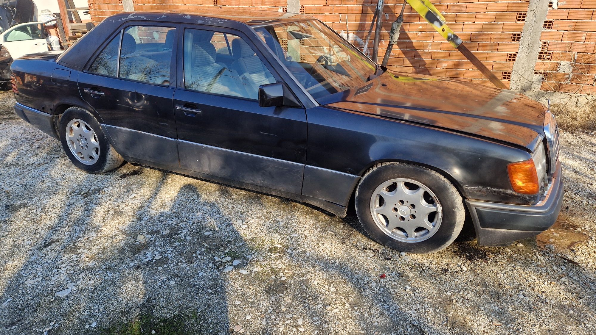 Мерцедес w124 260E