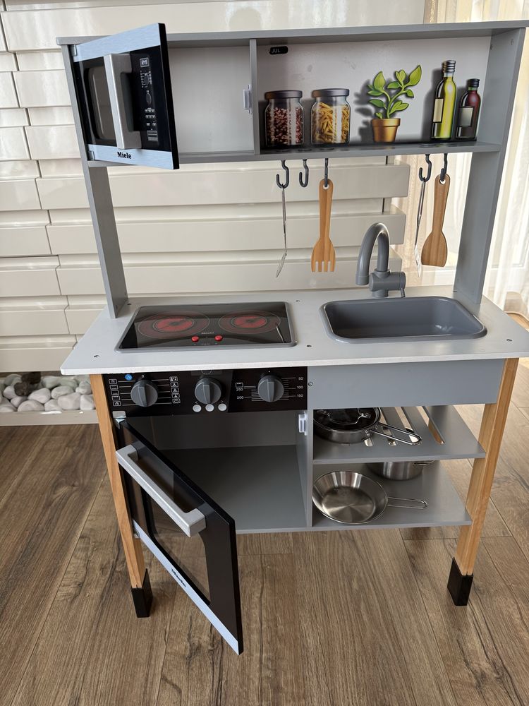 Детска дървена кухня MIELE