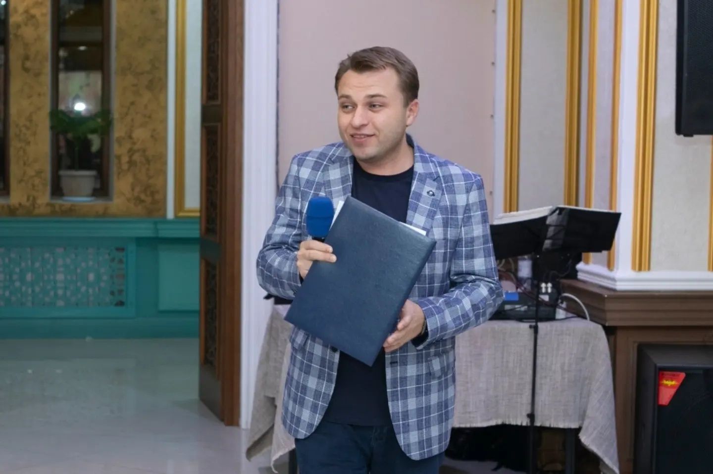 Алматинский ведущий (тамада) Алексей Кожемякин в Талдыкоргане