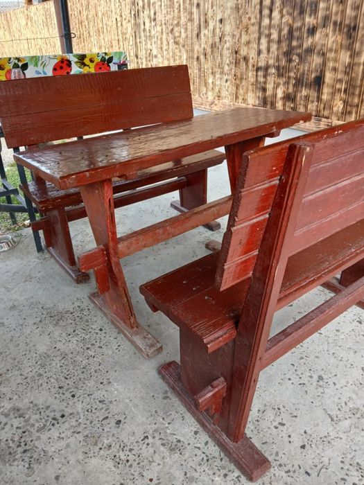 Banci din lemn si mese