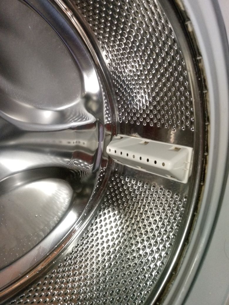 Indesit 5kg в хорошем рабочим состояние.