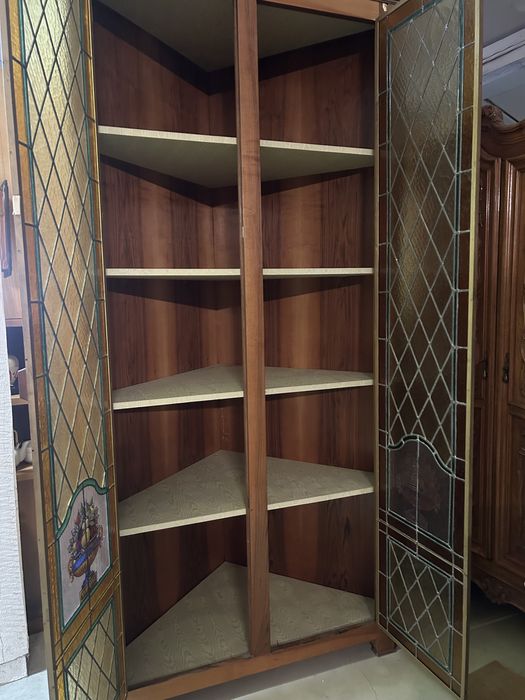 Vitrină lemn pe colț