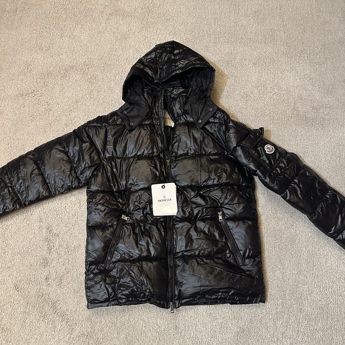 Moncler размер L чисто ново яке