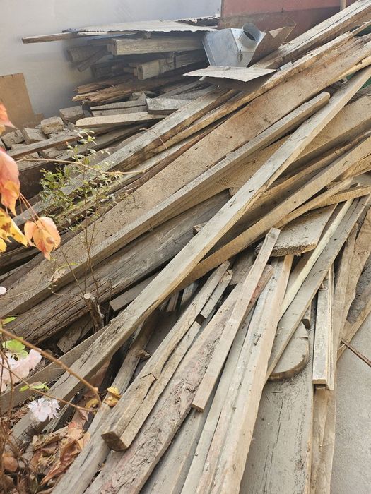 Taxta , eski eshik , rom