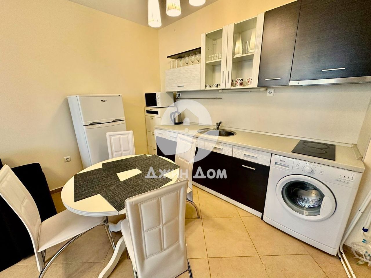 Продава се Двустаен апартамент в к.к. Слънчев бряг - 54 кв.м за 1723 €/кв.м - Снимка #2