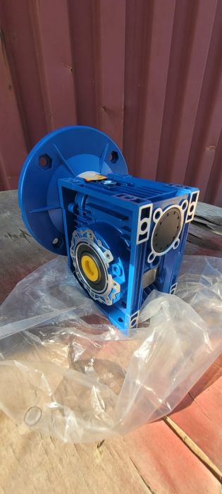 Мотор редуктор червячный rv NMRV + электродвигатель (лента шнек мыло)