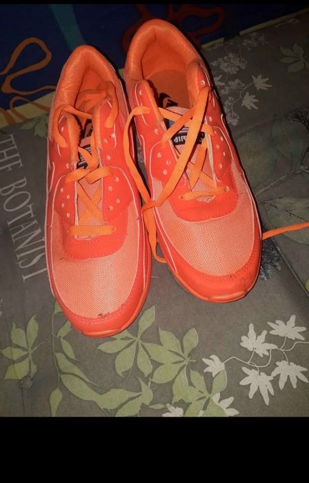 Нови са обувките оригинални NIKE 42 номер