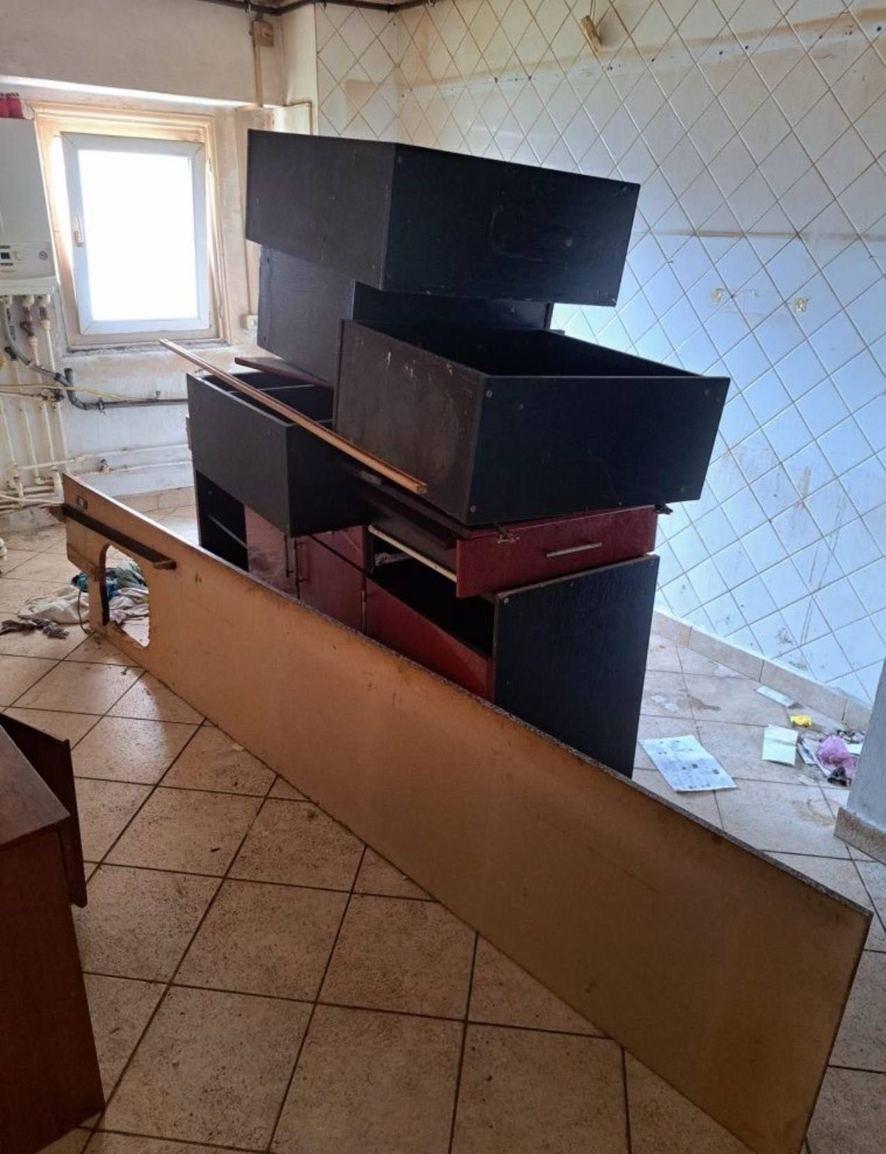 Debarasari mobilă decopertari gresie transport moloz
