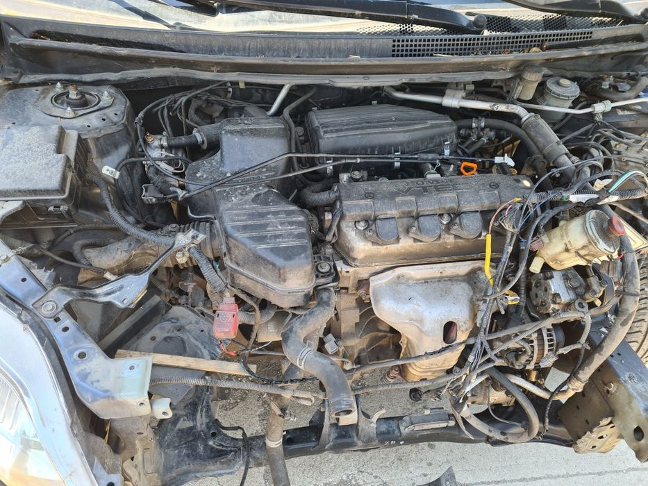 Продавам хонда ФРВ,1.7 Бензин,НА ЧАСТИ