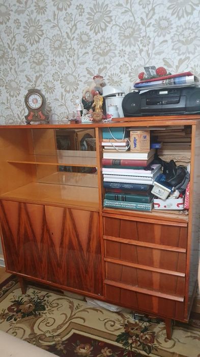 Продаём комплект мебели-сервант, комод,бар из красного дерева..Румыния