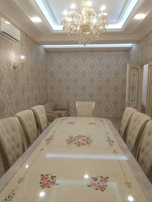 Chorsu Ganga 4 xonalik 120kv kvartira beriladi Toshkent city oldida