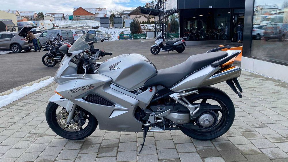 Продавам HONDA VFR v4 V-tec 800
