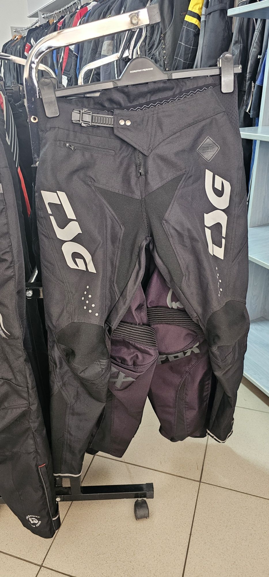 Pantaloni moto mai multe mărimi și modele