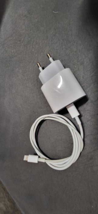 Apple 15W incarcator 5V-3A si 9V-2.22A+cablu fuctional original