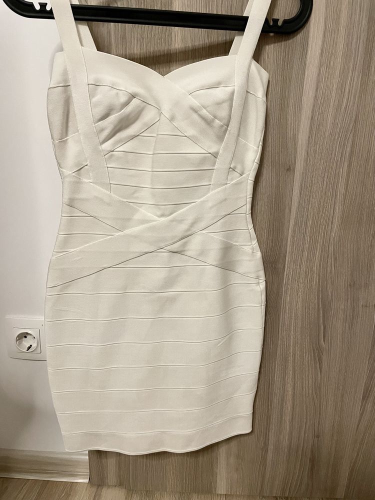 Рокля Herve Leger Alessa Avin Bershka Shoeaquarium Barcode