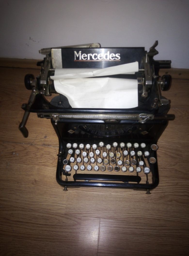 Mașina de scris Mercedes