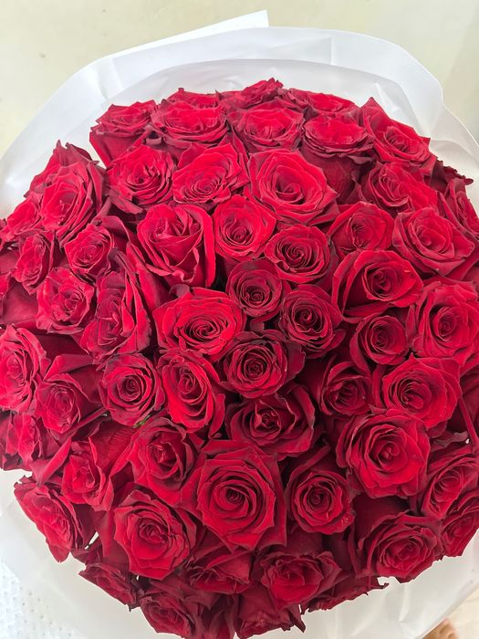 Роскошный букет из 101 красной розы