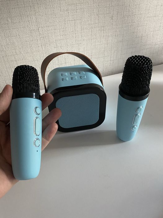Караоке колонка с два микрофона, LED светлини и Bluetooth