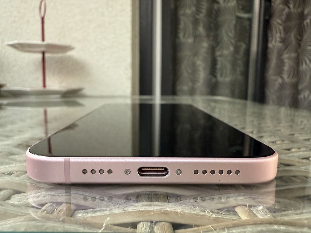 iPhone 15 Plus PINK - 128GB - IMPECABIL ! BATERIE 95% + 4 HUSE CADOU