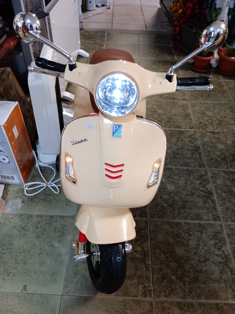 JAMARA 460599 - Vespa GTS 125 за каране