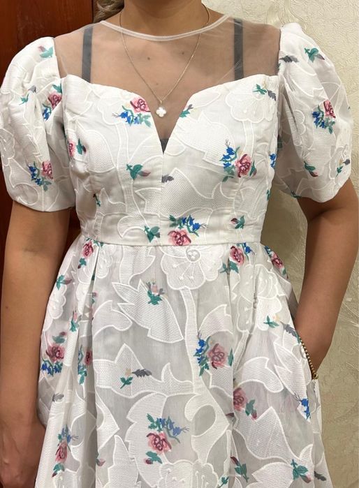 Красивое женское платье