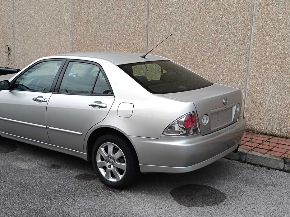 Lexus is200 ЦЯЛА за части