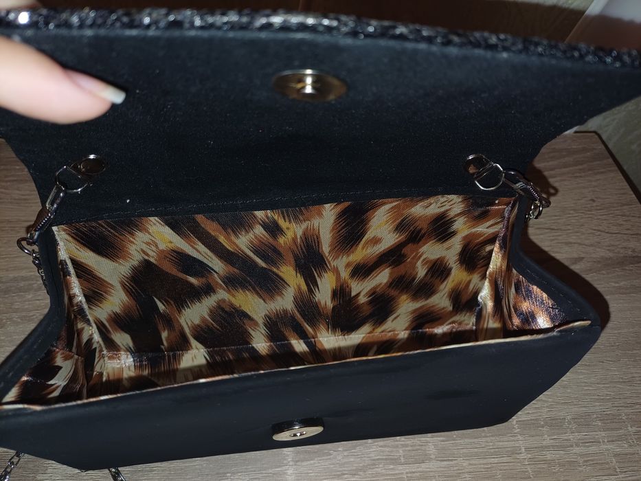 Черна дамска чанта - 10 лева