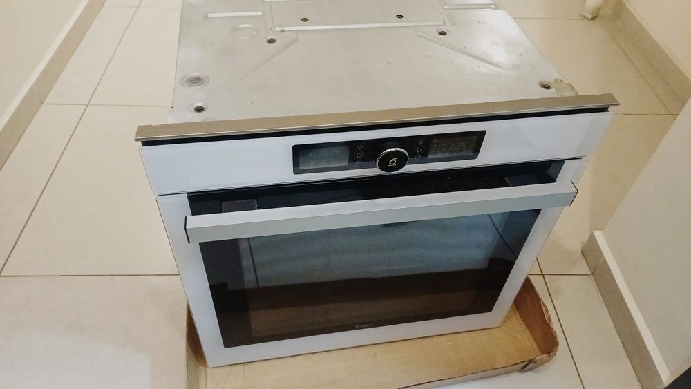 Cuptor Whirlpool AKZM8480