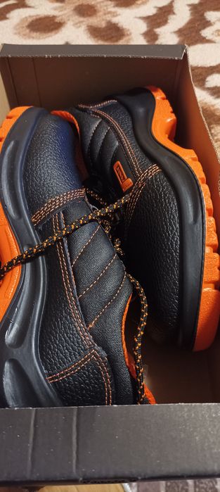 Чисто нови дамски Работни обувки PANDA 38 номер