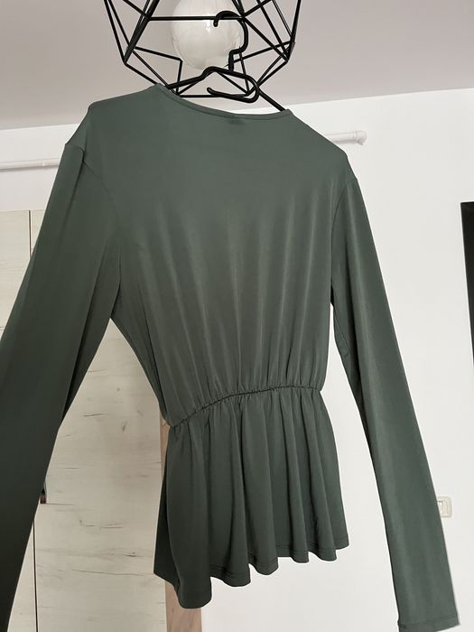 Bluza eleganta cu decolteu