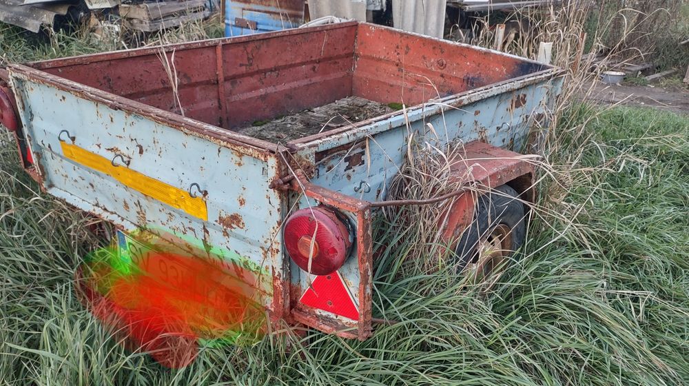 Remorca la preț de fier vechi