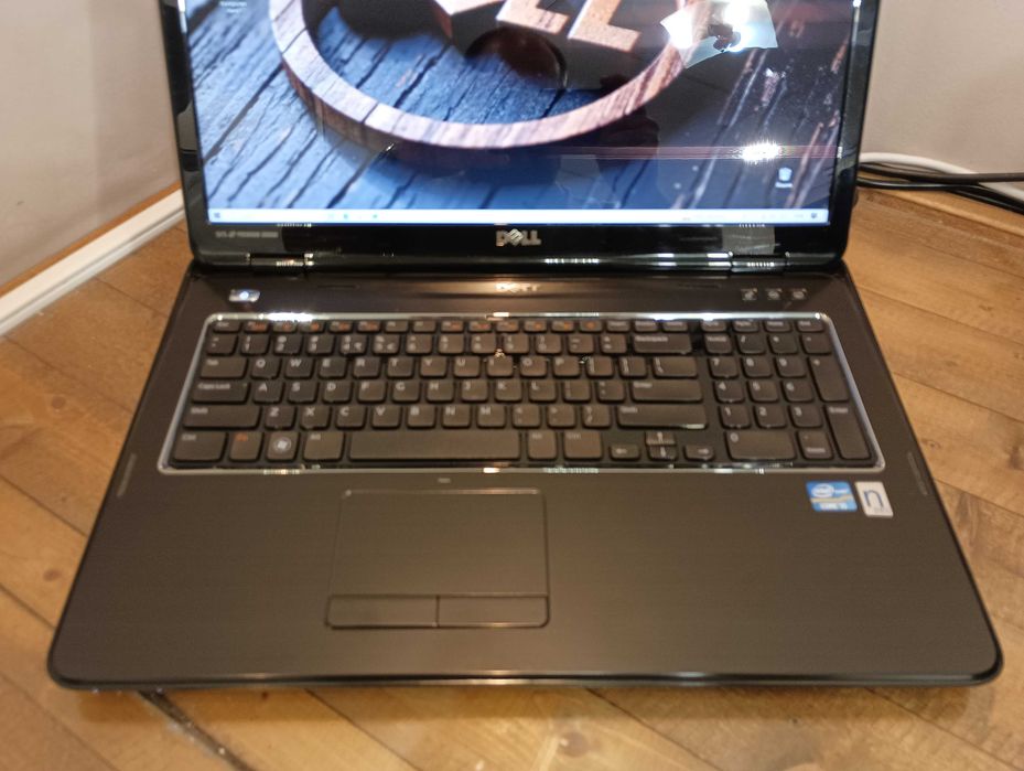 Лаптоп Dell Inspiron N7710 - i5 2450M / 17,3"