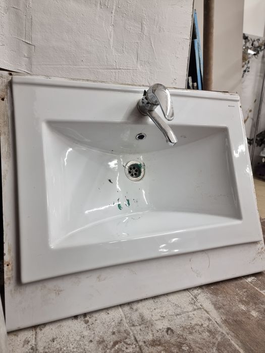 Раковина белая Keramin