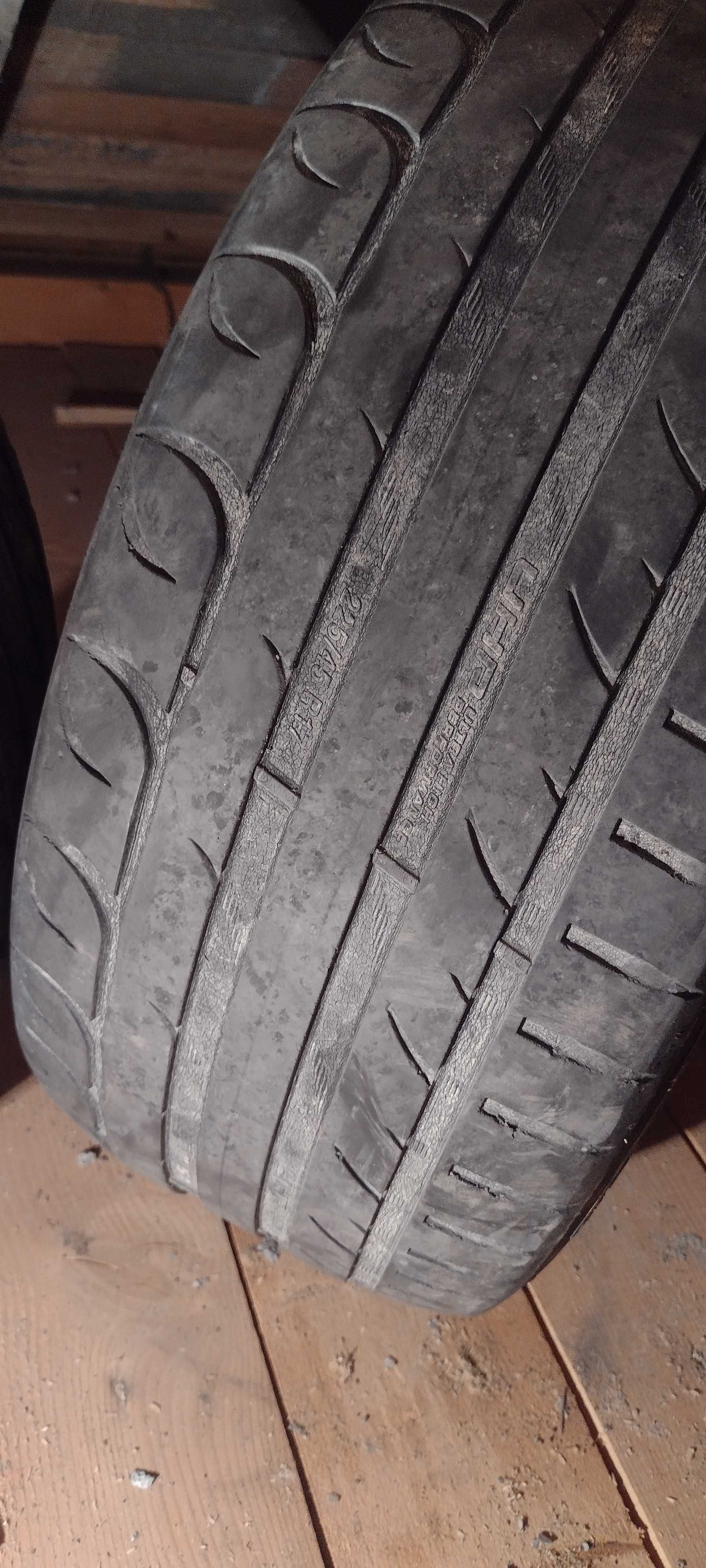 Vând cauciucuri vara 225/45/17