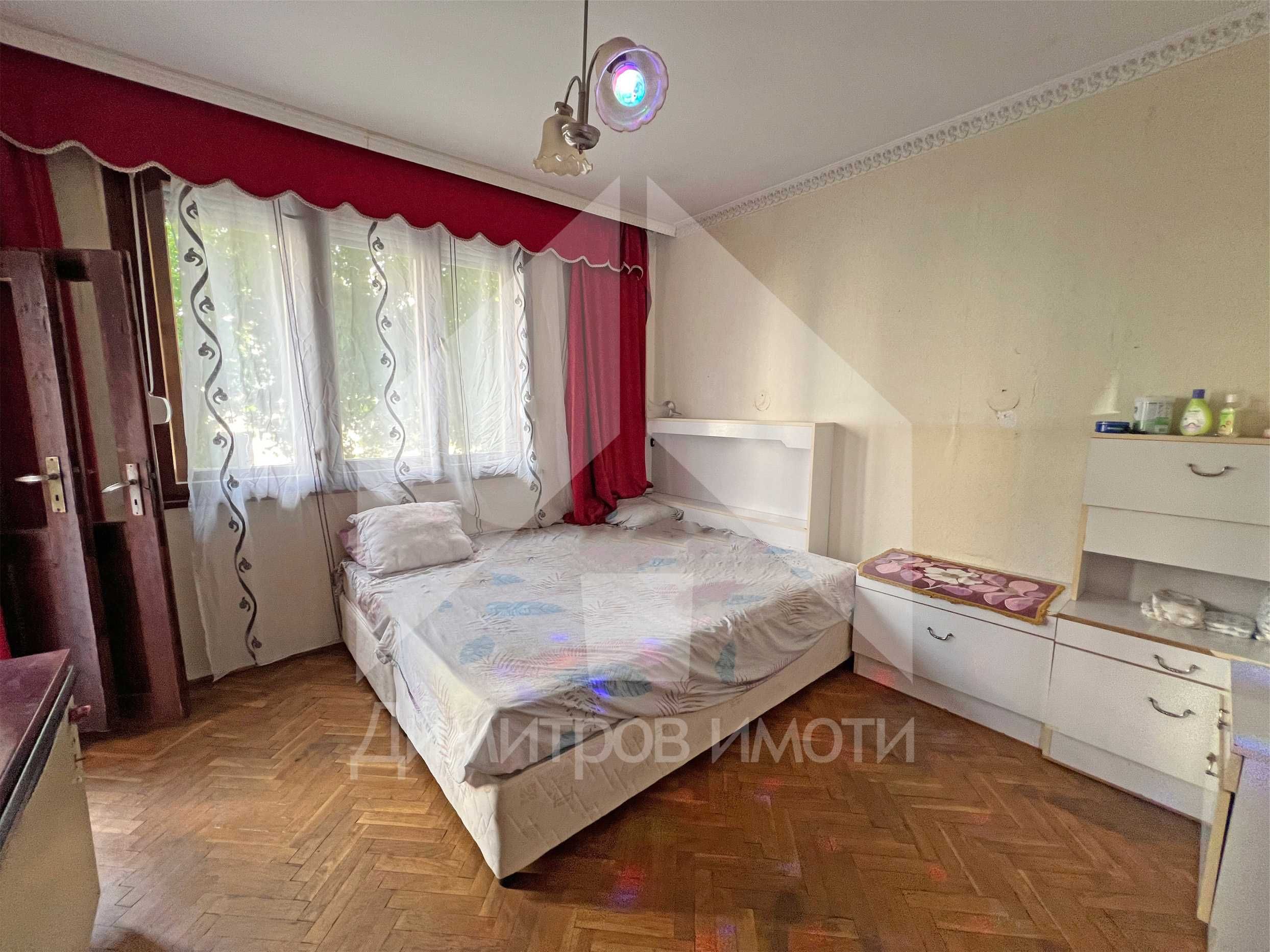 Продава апартамент (4+1) 100м2 в тухлена жилищна кооперация ТОП център